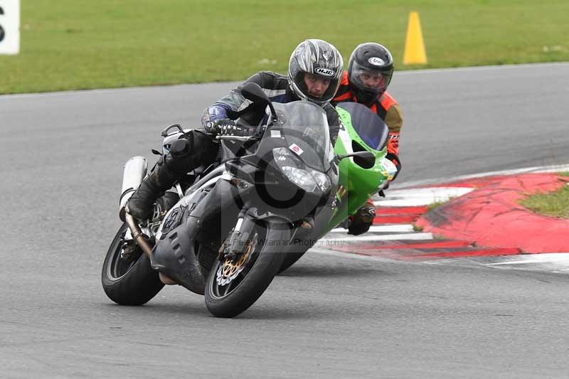 Motorcycle action photographs;Trackday digital images;event digital images;eventdigitalimages;no limits trackday;peter wileman photography;snetterton;snetterton circuit norfolk;snetterton photographs;trackday;trackday photos