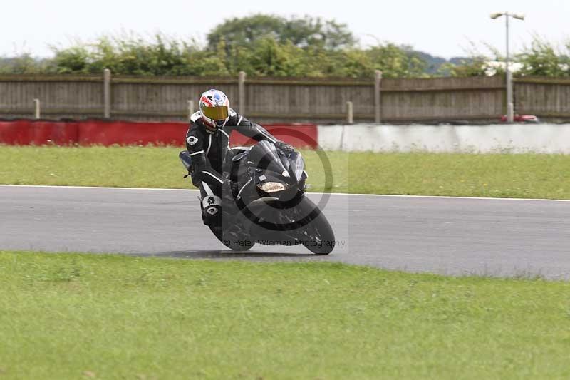 Motorcycle action photographs;Trackday digital images;event digital images;eventdigitalimages;no limits trackday;peter wileman photography;snetterton;snetterton circuit norfolk;snetterton photographs;trackday;trackday photos