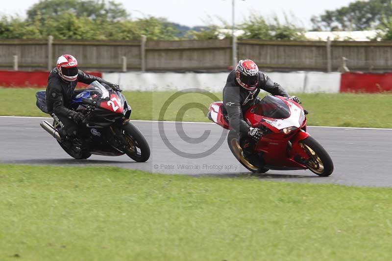 Motorcycle action photographs;Trackday digital images;event digital images;eventdigitalimages;no limits trackday;peter wileman photography;snetterton;snetterton circuit norfolk;snetterton photographs;trackday;trackday photos