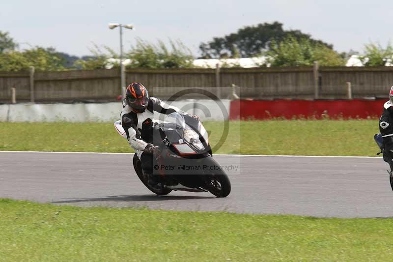 Motorcycle action photographs;Trackday digital images;event digital images;eventdigitalimages;no limits trackday;peter wileman photography;snetterton;snetterton circuit norfolk;snetterton photographs;trackday;trackday photos