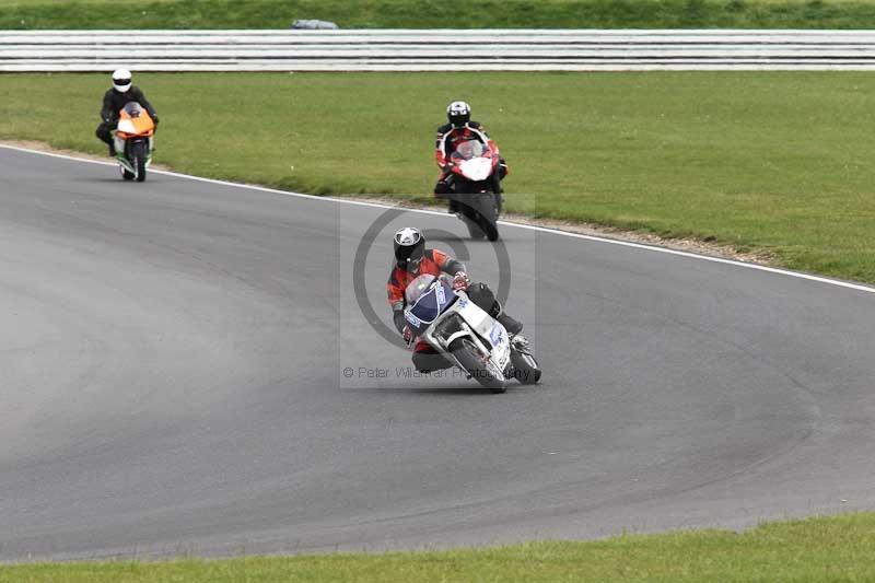 Motorcycle action photographs;Trackday digital images;event digital images;eventdigitalimages;no limits trackday;peter wileman photography;snetterton;snetterton circuit norfolk;snetterton photographs;trackday;trackday photos