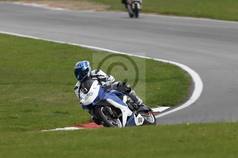 Motorcycle action photographs;Trackday digital images;event digital images;eventdigitalimages;no limits trackday;peter wileman photography;snetterton;snetterton circuit norfolk;snetterton photographs;trackday;trackday photos