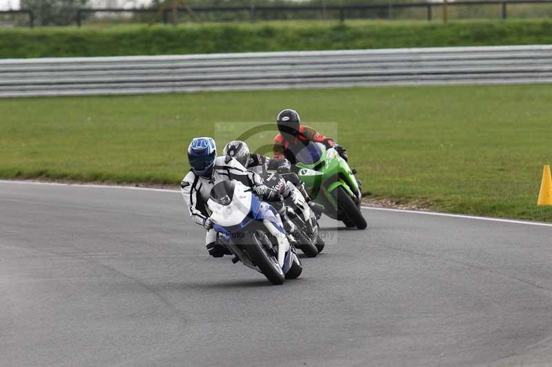 Motorcycle action photographs;Trackday digital images;event digital images;eventdigitalimages;no limits trackday;peter wileman photography;snetterton;snetterton circuit norfolk;snetterton photographs;trackday;trackday photos