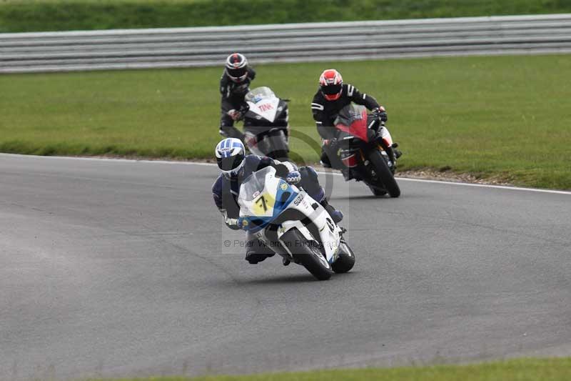 Motorcycle action photographs;Trackday digital images;event digital images;eventdigitalimages;no limits trackday;peter wileman photography;snetterton;snetterton circuit norfolk;snetterton photographs;trackday;trackday photos