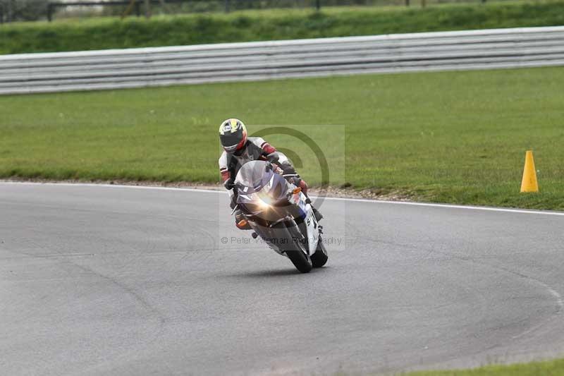 Motorcycle action photographs;Trackday digital images;event digital images;eventdigitalimages;no limits trackday;peter wileman photography;snetterton;snetterton circuit norfolk;snetterton photographs;trackday;trackday photos