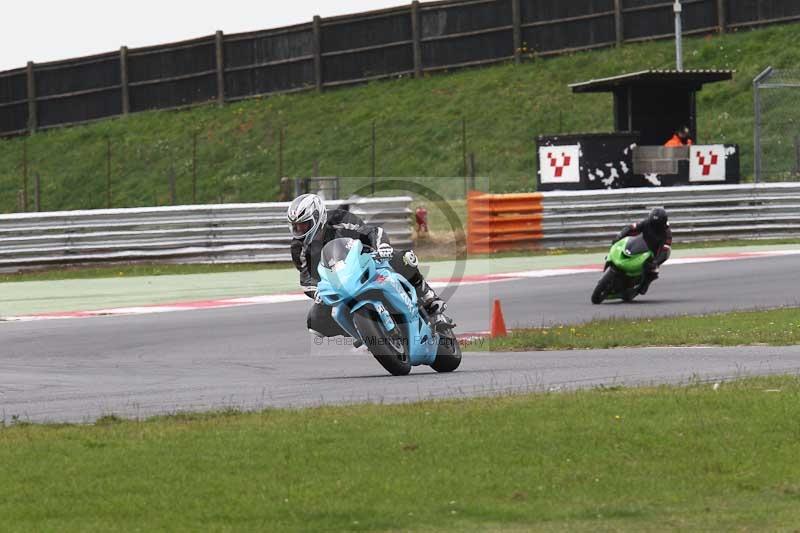 Motorcycle action photographs;Trackday digital images;event digital images;eventdigitalimages;no limits trackday;peter wileman photography;snetterton;snetterton circuit norfolk;snetterton photographs;trackday;trackday photos