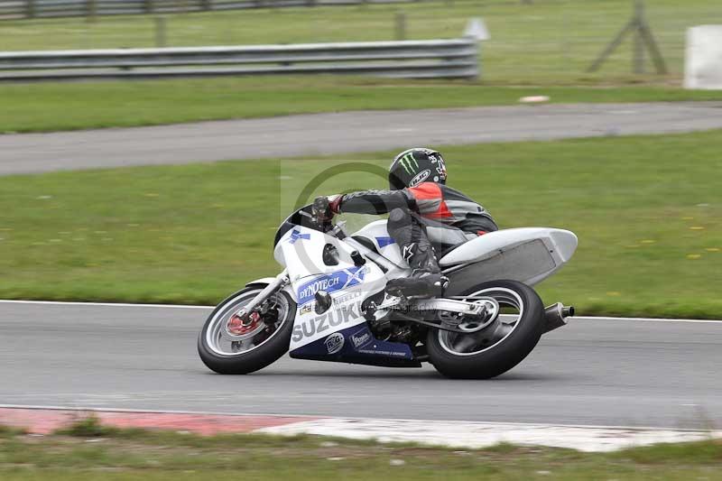 Motorcycle action photographs;Trackday digital images;event digital images;eventdigitalimages;no limits trackday;peter wileman photography;snetterton;snetterton circuit norfolk;snetterton photographs;trackday;trackday photos