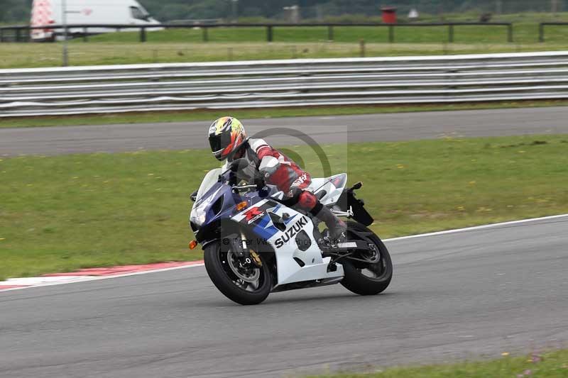 Motorcycle action photographs;Trackday digital images;event digital images;eventdigitalimages;no limits trackday;peter wileman photography;snetterton;snetterton circuit norfolk;snetterton photographs;trackday;trackday photos