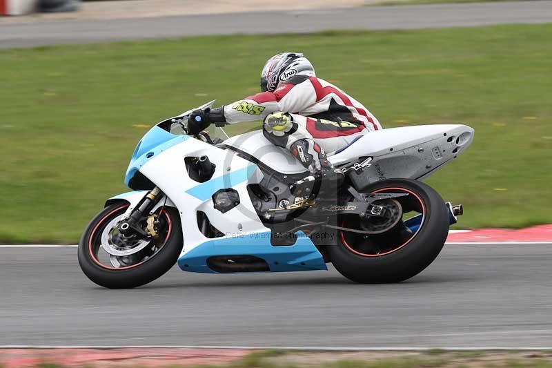 Motorcycle action photographs;Trackday digital images;event digital images;eventdigitalimages;no limits trackday;peter wileman photography;snetterton;snetterton circuit norfolk;snetterton photographs;trackday;trackday photos