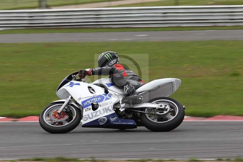 Motorcycle action photographs;Trackday digital images;event digital images;eventdigitalimages;no limits trackday;peter wileman photography;snetterton;snetterton circuit norfolk;snetterton photographs;trackday;trackday photos