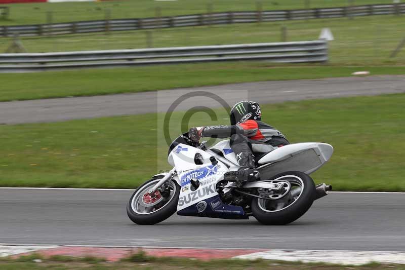 Motorcycle action photographs;Trackday digital images;event digital images;eventdigitalimages;no limits trackday;peter wileman photography;snetterton;snetterton circuit norfolk;snetterton photographs;trackday;trackday photos