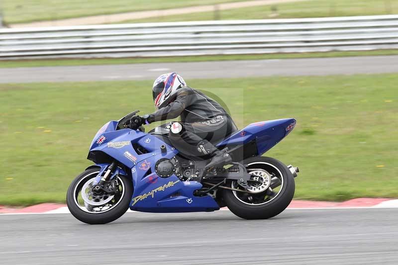 Motorcycle action photographs;Trackday digital images;event digital images;eventdigitalimages;no limits trackday;peter wileman photography;snetterton;snetterton circuit norfolk;snetterton photographs;trackday;trackday photos