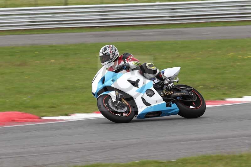 Motorcycle action photographs;Trackday digital images;event digital images;eventdigitalimages;no limits trackday;peter wileman photography;snetterton;snetterton circuit norfolk;snetterton photographs;trackday;trackday photos