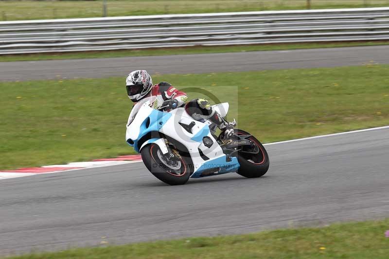 Motorcycle action photographs;Trackday digital images;event digital images;eventdigitalimages;no limits trackday;peter wileman photography;snetterton;snetterton circuit norfolk;snetterton photographs;trackday;trackday photos