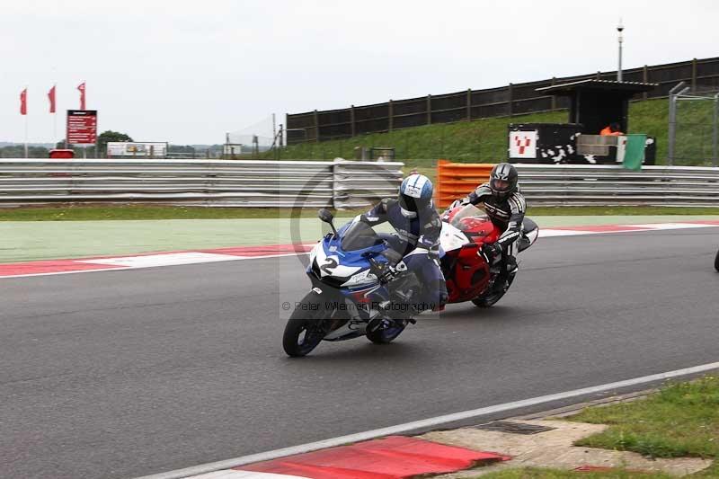 Motorcycle action photographs;Trackday digital images;event digital images;eventdigitalimages;no limits trackday;peter wileman photography;snetterton;snetterton circuit norfolk;snetterton photographs;trackday;trackday photos