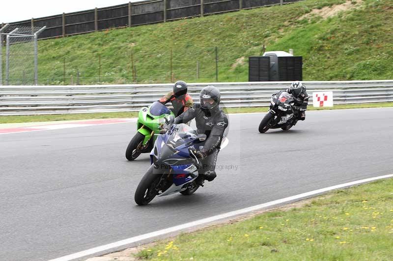 Motorcycle action photographs;Trackday digital images;event digital images;eventdigitalimages;no limits trackday;peter wileman photography;snetterton;snetterton circuit norfolk;snetterton photographs;trackday;trackday photos