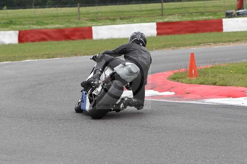 Motorcycle action photographs;Trackday digital images;event digital images;eventdigitalimages;no limits trackday;peter wileman photography;snetterton;snetterton circuit norfolk;snetterton photographs;trackday;trackday photos