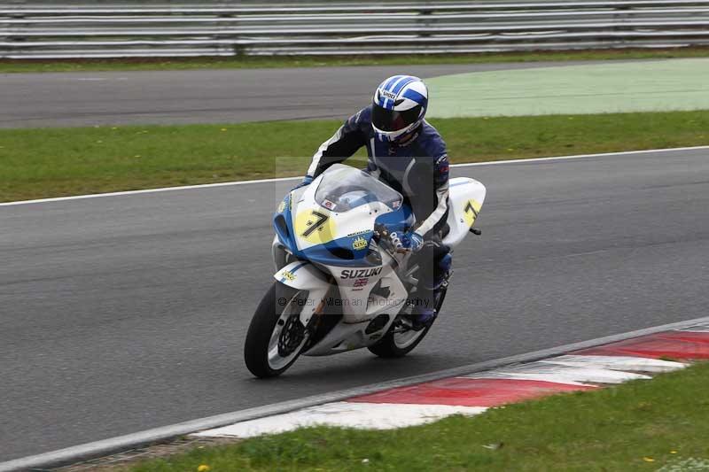 Motorcycle action photographs;Trackday digital images;event digital images;eventdigitalimages;no limits trackday;peter wileman photography;snetterton;snetterton circuit norfolk;snetterton photographs;trackday;trackday photos