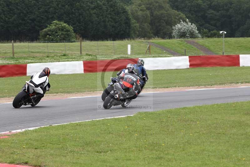 Motorcycle action photographs;Trackday digital images;event digital images;eventdigitalimages;no limits trackday;peter wileman photography;snetterton;snetterton circuit norfolk;snetterton photographs;trackday;trackday photos