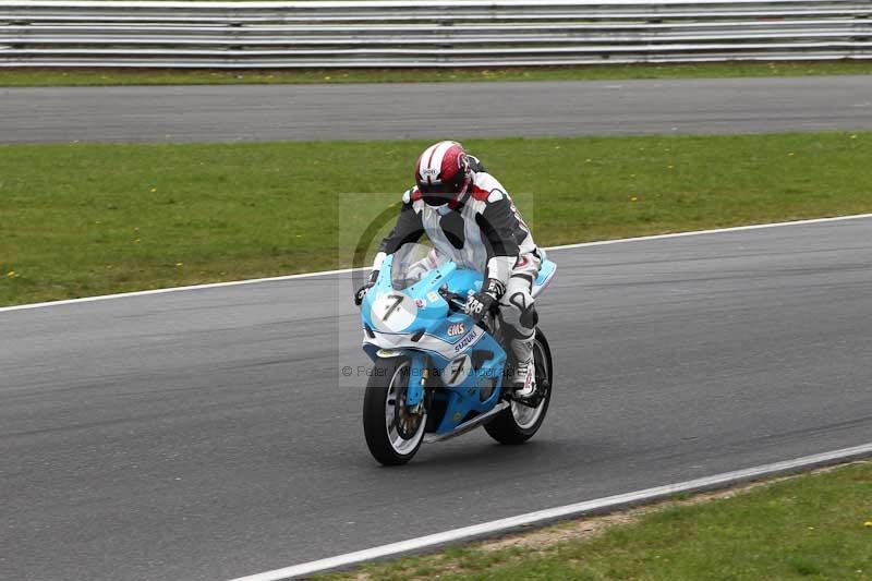 Motorcycle action photographs;Trackday digital images;event digital images;eventdigitalimages;no limits trackday;peter wileman photography;snetterton;snetterton circuit norfolk;snetterton photographs;trackday;trackday photos