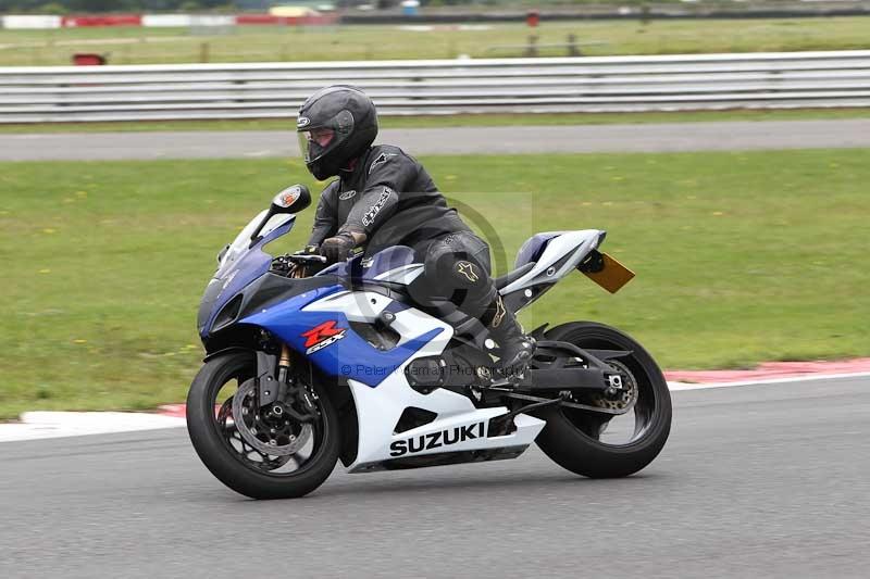 Motorcycle action photographs;Trackday digital images;event digital images;eventdigitalimages;no limits trackday;peter wileman photography;snetterton;snetterton circuit norfolk;snetterton photographs;trackday;trackday photos