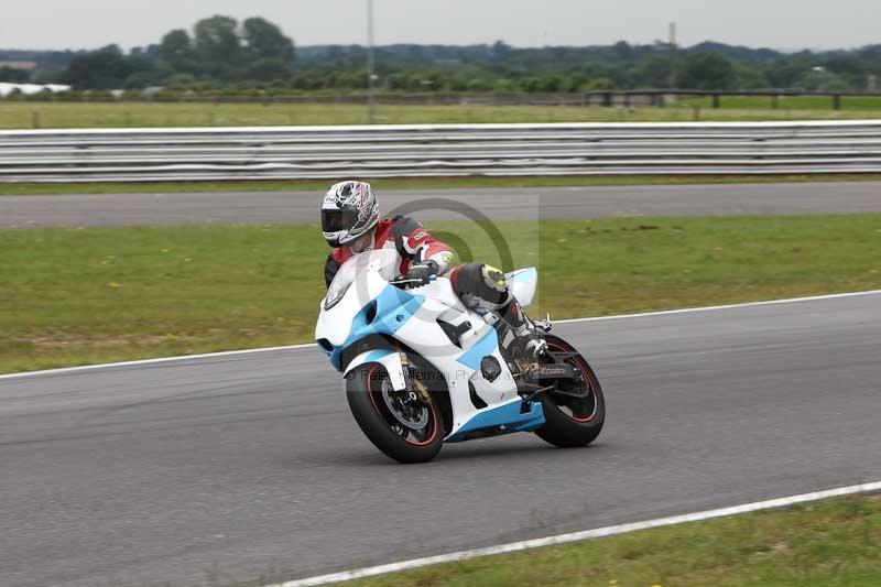 Motorcycle action photographs;Trackday digital images;event digital images;eventdigitalimages;no limits trackday;peter wileman photography;snetterton;snetterton circuit norfolk;snetterton photographs;trackday;trackday photos