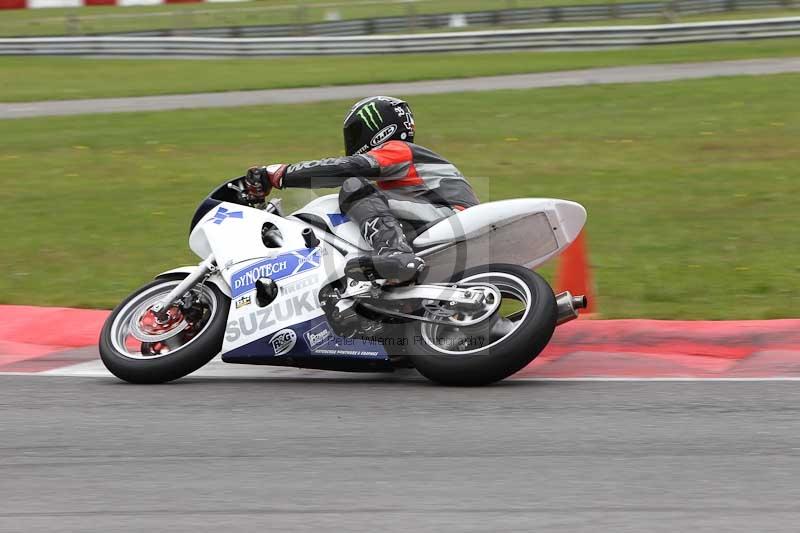 Motorcycle action photographs;Trackday digital images;event digital images;eventdigitalimages;no limits trackday;peter wileman photography;snetterton;snetterton circuit norfolk;snetterton photographs;trackday;trackday photos