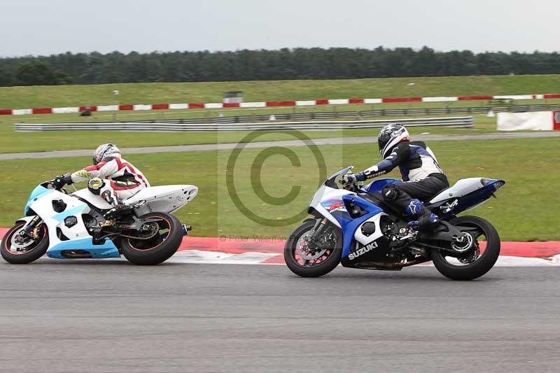 Motorcycle action photographs;Trackday digital images;event digital images;eventdigitalimages;no limits trackday;peter wileman photography;snetterton;snetterton circuit norfolk;snetterton photographs;trackday;trackday photos