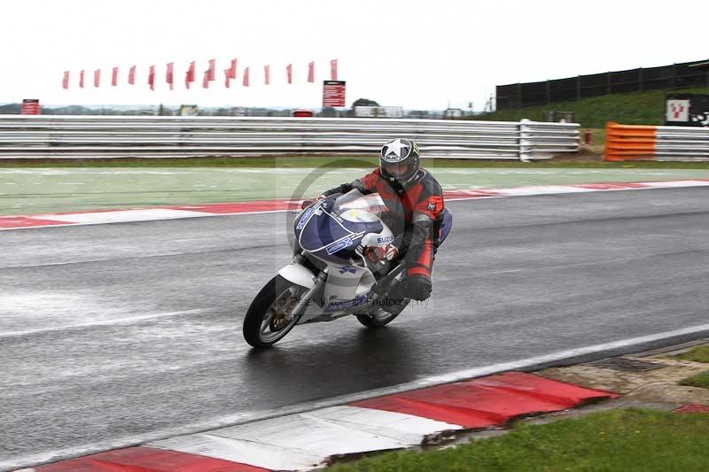 Motorcycle action photographs;Trackday digital images;event digital images;eventdigitalimages;no limits trackday;peter wileman photography;snetterton;snetterton circuit norfolk;snetterton photographs;trackday;trackday photos