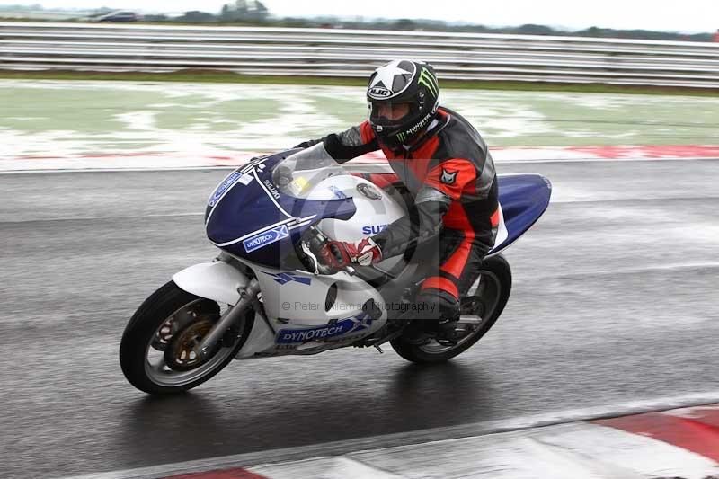 Motorcycle action photographs;Trackday digital images;event digital images;eventdigitalimages;no limits trackday;peter wileman photography;snetterton;snetterton circuit norfolk;snetterton photographs;trackday;trackday photos