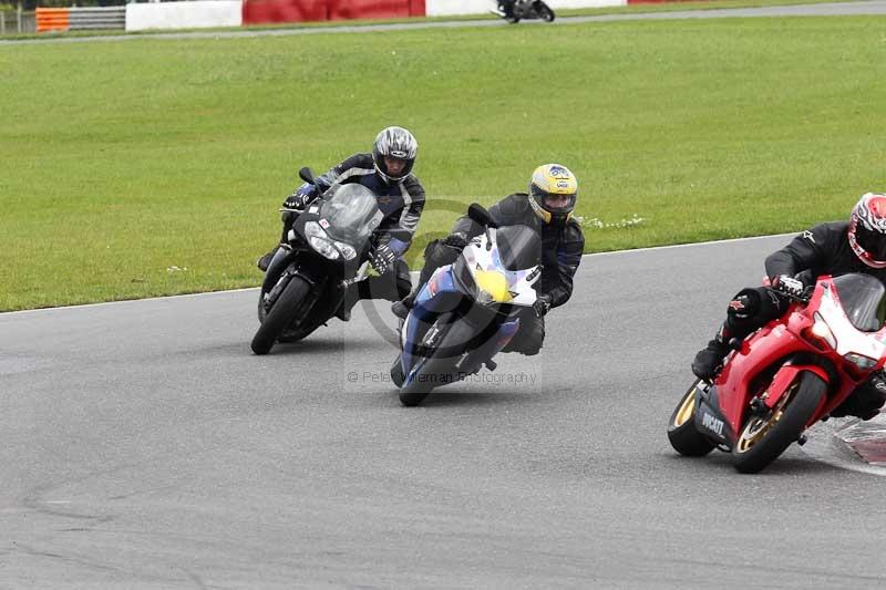 Motorcycle action photographs;Trackday digital images;event digital images;eventdigitalimages;no limits trackday;peter wileman photography;snetterton;snetterton circuit norfolk;snetterton photographs;trackday;trackday photos