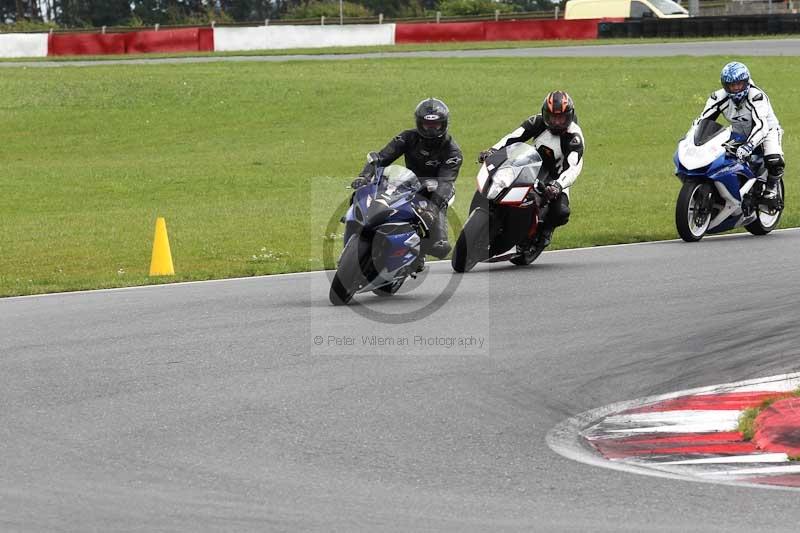 Motorcycle action photographs;Trackday digital images;event digital images;eventdigitalimages;no limits trackday;peter wileman photography;snetterton;snetterton circuit norfolk;snetterton photographs;trackday;trackday photos