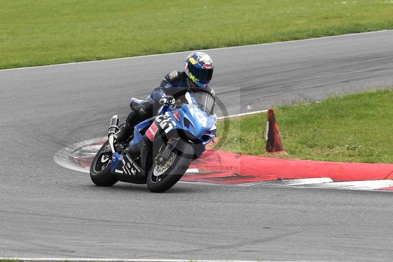 Motorcycle action photographs;Trackday digital images;event digital images;eventdigitalimages;no limits trackday;peter wileman photography;snetterton;snetterton circuit norfolk;snetterton photographs;trackday;trackday photos