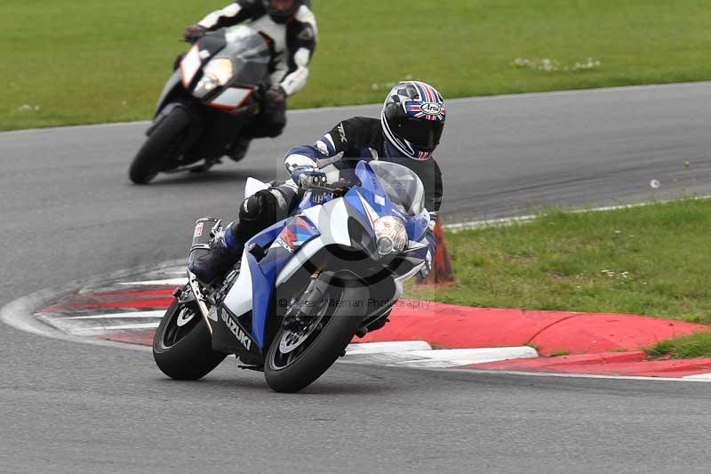 Motorcycle action photographs;Trackday digital images;event digital images;eventdigitalimages;no limits trackday;peter wileman photography;snetterton;snetterton circuit norfolk;snetterton photographs;trackday;trackday photos