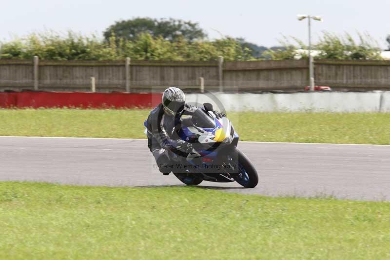 Motorcycle action photographs;Trackday digital images;event digital images;eventdigitalimages;no limits trackday;peter wileman photography;snetterton;snetterton circuit norfolk;snetterton photographs;trackday;trackday photos