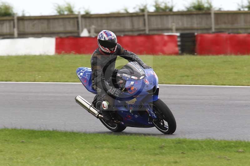 Motorcycle action photographs;Trackday digital images;event digital images;eventdigitalimages;no limits trackday;peter wileman photography;snetterton;snetterton circuit norfolk;snetterton photographs;trackday;trackday photos