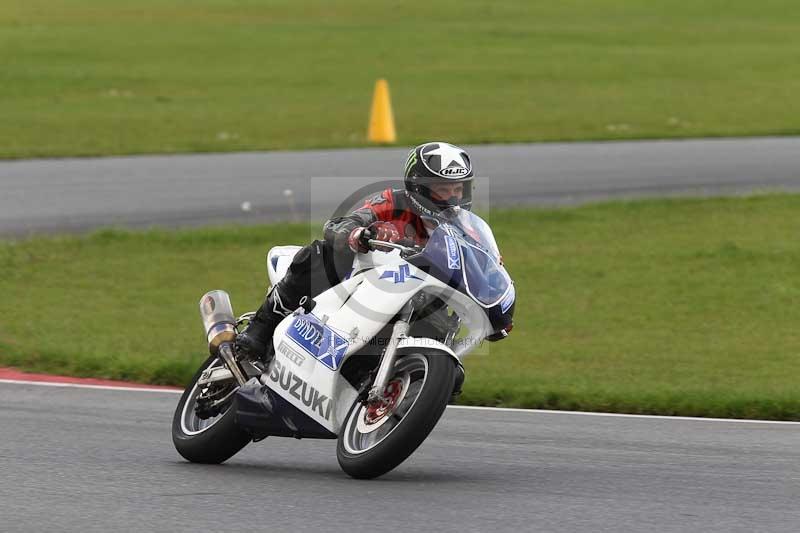 Motorcycle action photographs;Trackday digital images;event digital images;eventdigitalimages;no limits trackday;peter wileman photography;snetterton;snetterton circuit norfolk;snetterton photographs;trackday;trackday photos