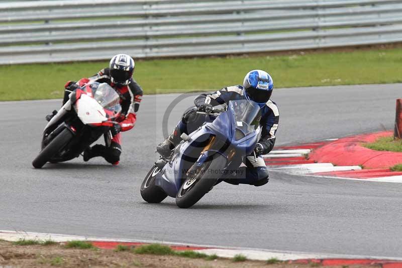 Motorcycle action photographs;Trackday digital images;event digital images;eventdigitalimages;no limits trackday;peter wileman photography;snetterton;snetterton circuit norfolk;snetterton photographs;trackday;trackday photos