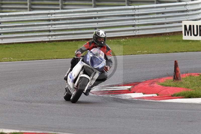 Motorcycle action photographs;Trackday digital images;event digital images;eventdigitalimages;no limits trackday;peter wileman photography;snetterton;snetterton circuit norfolk;snetterton photographs;trackday;trackday photos