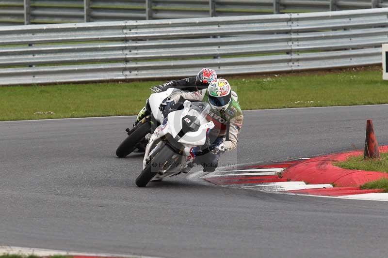 Motorcycle action photographs;Trackday digital images;event digital images;eventdigitalimages;no limits trackday;peter wileman photography;snetterton;snetterton circuit norfolk;snetterton photographs;trackday;trackday photos