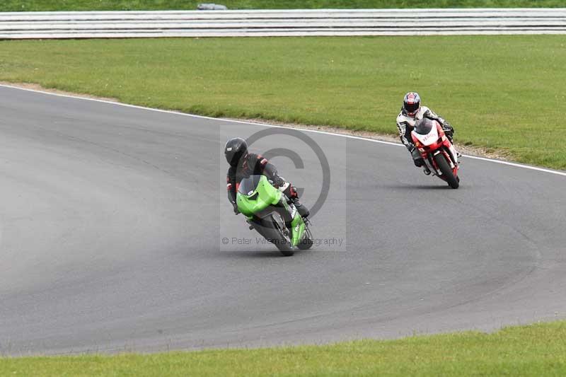 Motorcycle action photographs;Trackday digital images;event digital images;eventdigitalimages;no limits trackday;peter wileman photography;snetterton;snetterton circuit norfolk;snetterton photographs;trackday;trackday photos