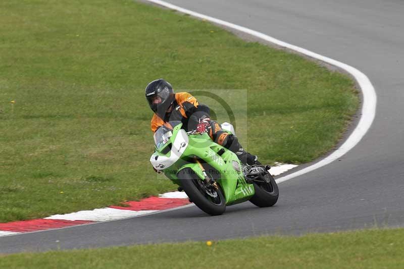 Motorcycle action photographs;Trackday digital images;event digital images;eventdigitalimages;no limits trackday;peter wileman photography;snetterton;snetterton circuit norfolk;snetterton photographs;trackday;trackday photos