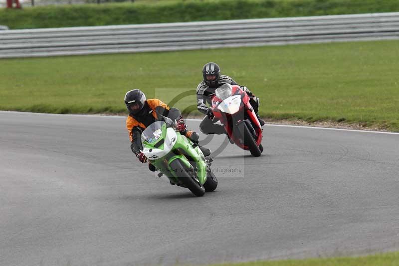 Motorcycle action photographs;Trackday digital images;event digital images;eventdigitalimages;no limits trackday;peter wileman photography;snetterton;snetterton circuit norfolk;snetterton photographs;trackday;trackday photos