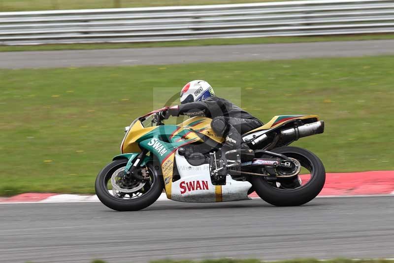 Motorcycle action photographs;Trackday digital images;event digital images;eventdigitalimages;no limits trackday;peter wileman photography;snetterton;snetterton circuit norfolk;snetterton photographs;trackday;trackday photos