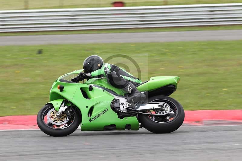 Motorcycle action photographs;Trackday digital images;event digital images;eventdigitalimages;no limits trackday;peter wileman photography;snetterton;snetterton circuit norfolk;snetterton photographs;trackday;trackday photos