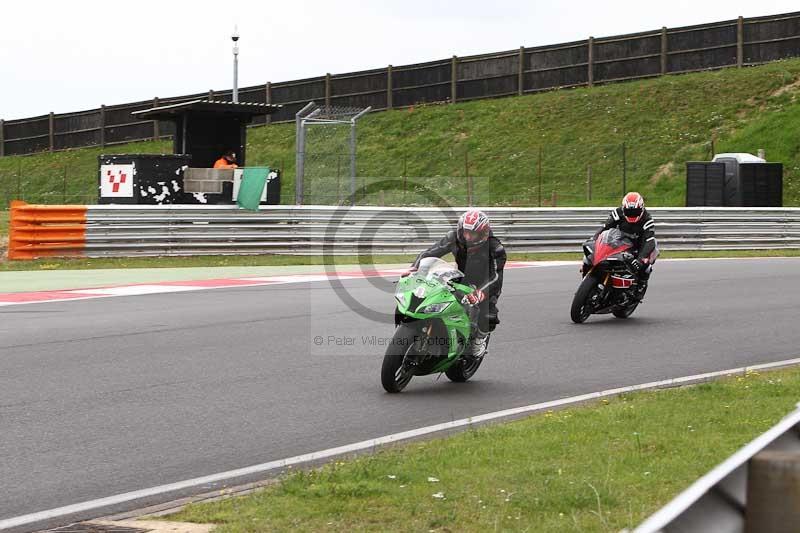 Motorcycle action photographs;Trackday digital images;event digital images;eventdigitalimages;no limits trackday;peter wileman photography;snetterton;snetterton circuit norfolk;snetterton photographs;trackday;trackday photos