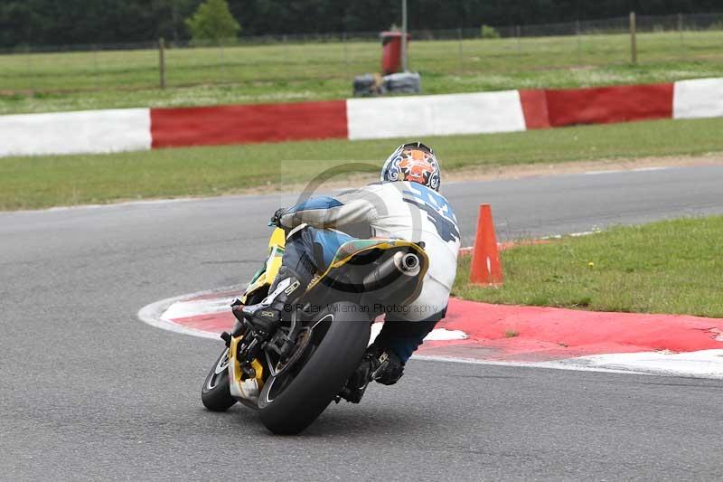 Motorcycle action photographs;Trackday digital images;event digital images;eventdigitalimages;no limits trackday;peter wileman photography;snetterton;snetterton circuit norfolk;snetterton photographs;trackday;trackday photos