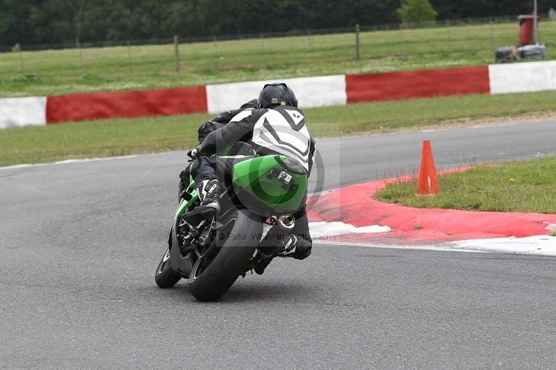 Motorcycle action photographs;Trackday digital images;event digital images;eventdigitalimages;no limits trackday;peter wileman photography;snetterton;snetterton circuit norfolk;snetterton photographs;trackday;trackday photos