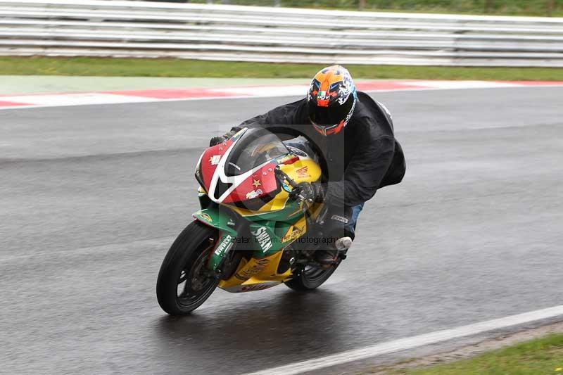 Motorcycle action photographs;Trackday digital images;event digital images;eventdigitalimages;no limits trackday;peter wileman photography;snetterton;snetterton circuit norfolk;snetterton photographs;trackday;trackday photos