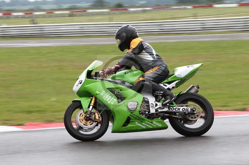 Motorcycle action photographs;Trackday digital images;event digital images;eventdigitalimages;no limits trackday;peter wileman photography;snetterton;snetterton circuit norfolk;snetterton photographs;trackday;trackday photos